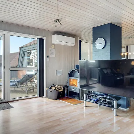 Дом отдыха Cozy In Hvide Sande With Sauna *