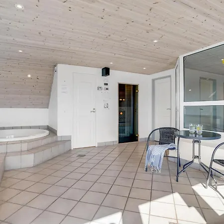 Дом отдыха Cozy In Hvide Sande With Sauna Bjerregard