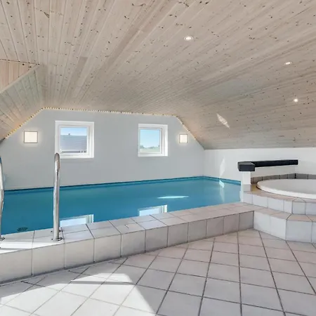 Дом отдыха Cozy In Hvide Sande With Sauna Bjerregard
